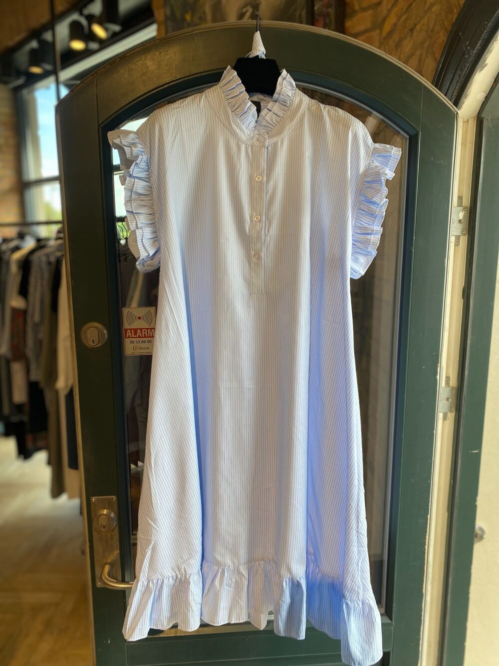 Design by Lærke Hanna Kjole - Hvid/Blå Stribet