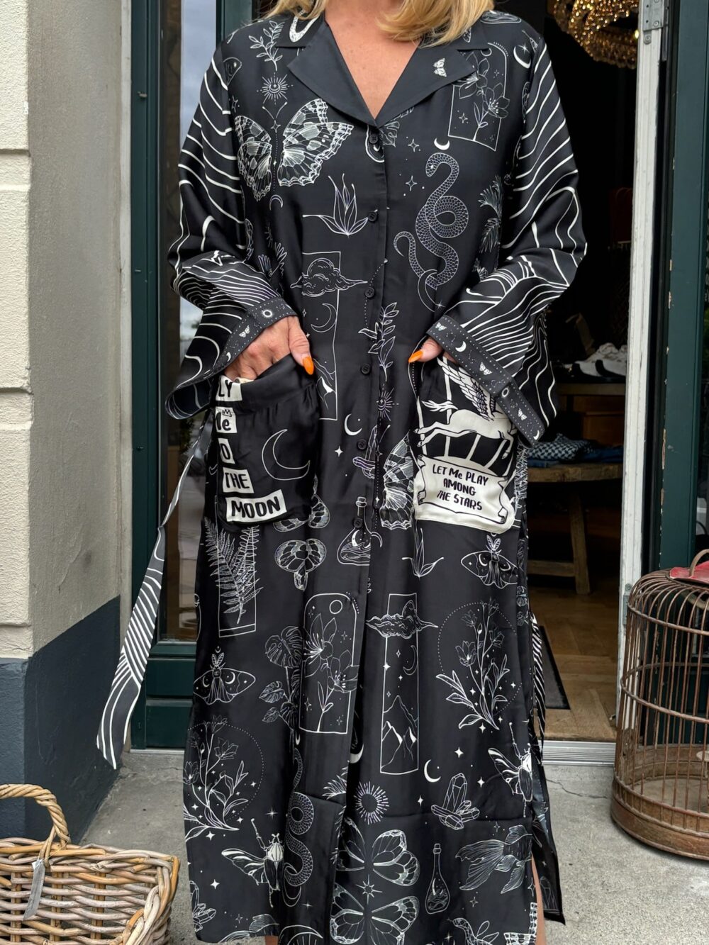 ME369 Nova Kimono Kjole - Black Magic - Image 2