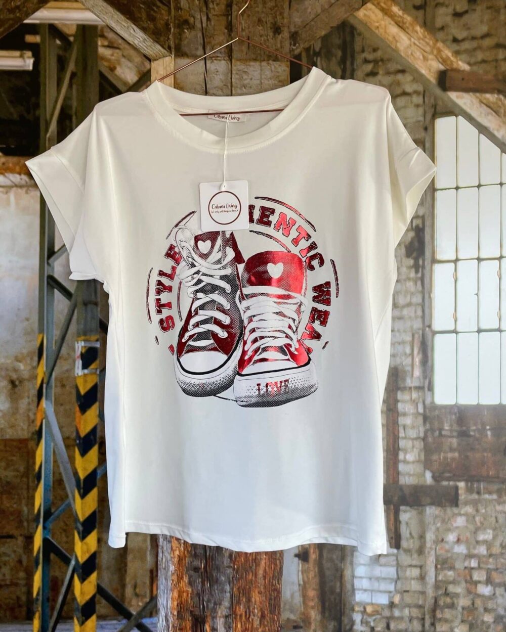 Cabana Living Maddy 'Sneakers' T-shirt - Hvid/Rød