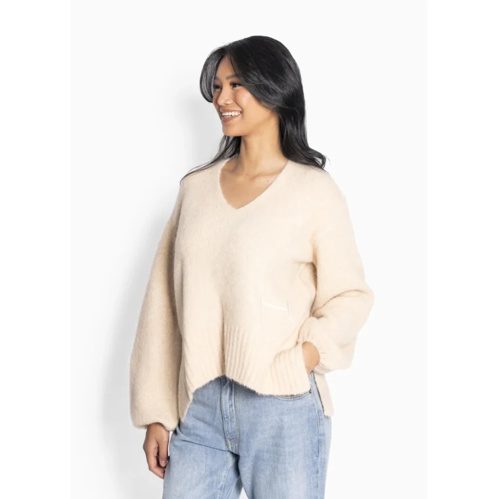 Hést Sofie V-Neck Sweater - Image 4
